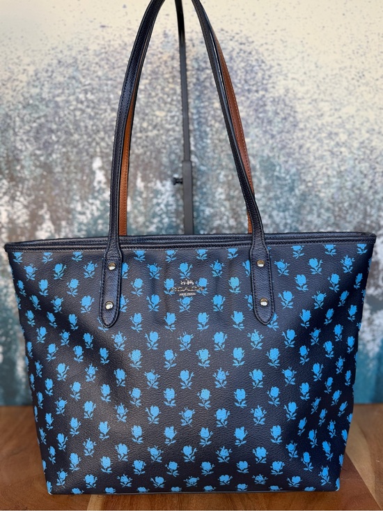 Coach Handbags - Coach 2010’s Dark Academia Bennett Badlands Floral Tote Bag (VGUC)
